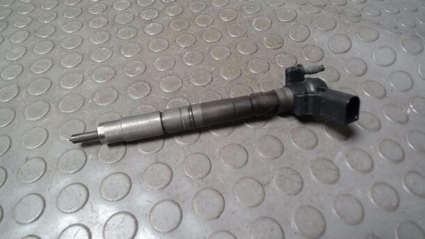 Foto: DIESELEINSPRITZDÜSE/ INJEKTOR eines VW Passat Variant 2.0 TDI DPF GL