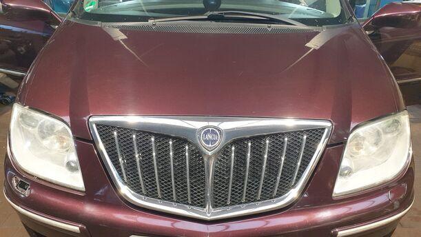 Foto: MOTORHAUBE ( OHNE KÜHLERGRILL ) eines Lancia Phedra 2.2 Multijet 16v DPF GL