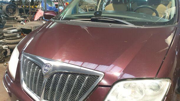 Foto: MOTORHAUBE ( OHNE KÜHLERGRILL ) eines Lancia Phedra 2.2 Multijet 16v DPF GL
