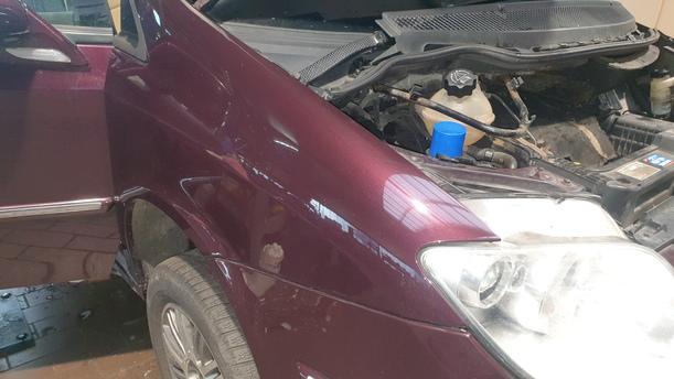 Foto: KOTFLÜGEL RECHTS eines Lancia Phedra 2.2 Multijet 16v DPF GL