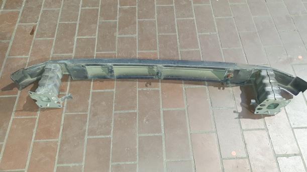 Foto: VERSTÄRKUNG VORNE OBEN eines Lancia Phedra 2.2 Multijet 16v DPF GL