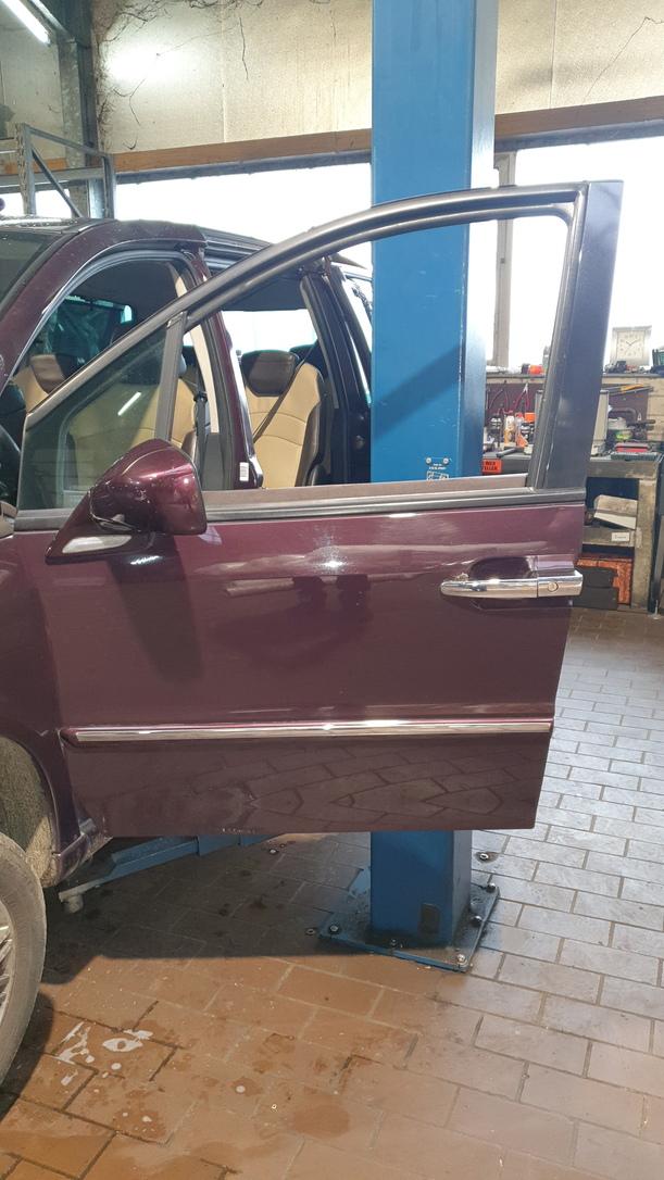 Foto: TÜR VORNE LINKS eines Lancia Phedra 2.2 Multijet 16v DPF GL