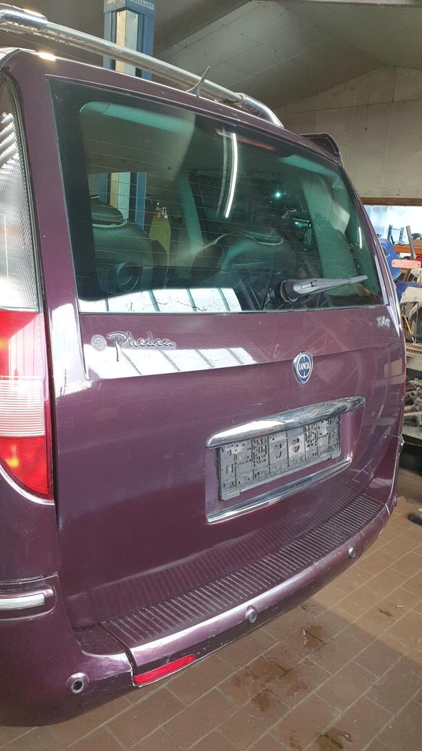 Foto: HECKKLAPPE / HECKDECKEL eines Lancia Phedra 2.2 Multijet 16v DPF GL