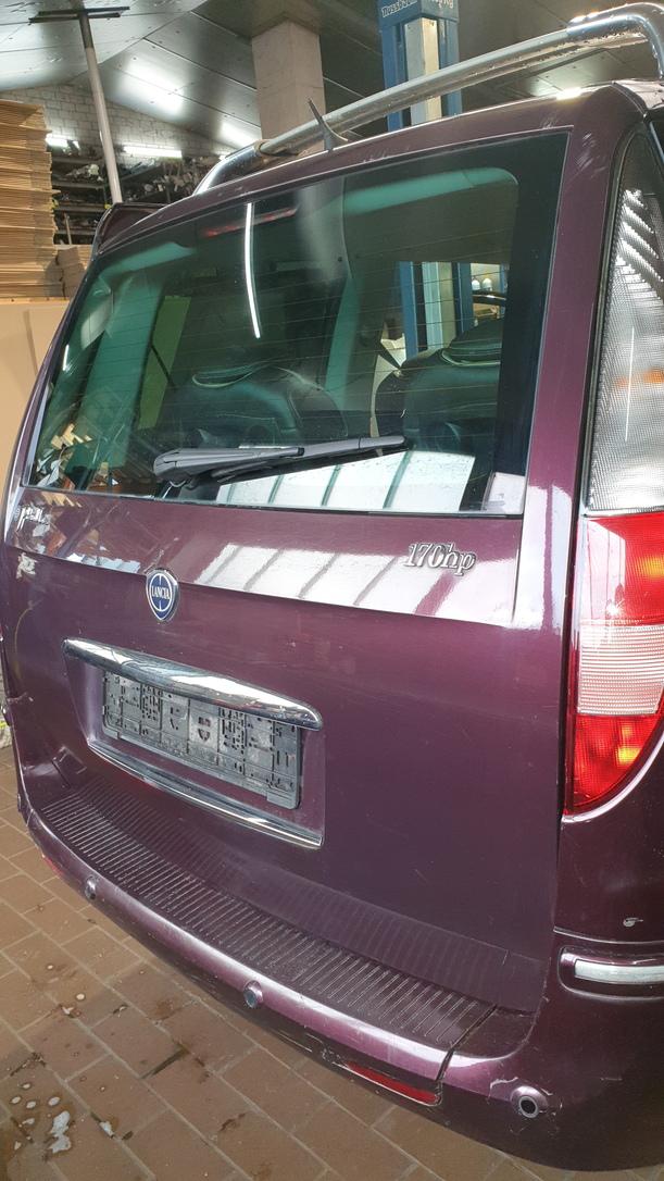 Foto: HECKKLAPPE / HECKDECKEL eines Lancia Phedra 2.2 Multijet 16v DPF GL