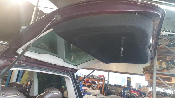 Foto: HECKKLAPPE / HECKDECKEL eines Lancia Phedra 2.2 Multijet 16v DPF GL