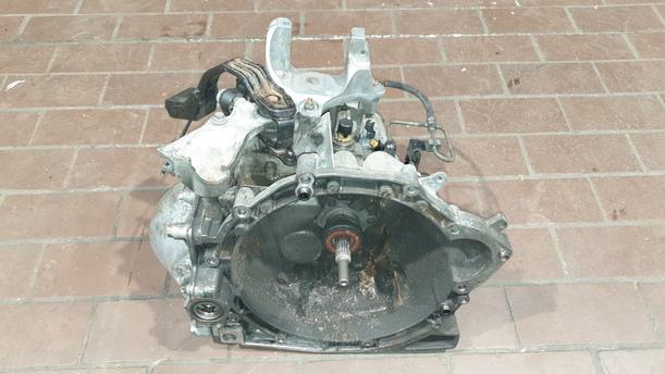 Foto: SCHALTGETRIEBE 5 GANG eines Lancia Phedra 2.2 Multijet 16v DPF GL