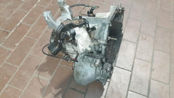 Foto: SCHALTGETRIEBE 5 GANG eines Lancia Phedra 2.2 Multijet 16v DPF GL