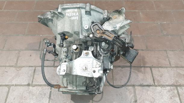 Foto: SCHALTGETRIEBE 5 GANG eines Lancia Phedra 2.2 Multijet 16v DPF GL