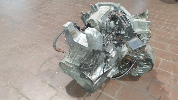 Foto: SCHALTGETRIEBE 5 GANG eines Lancia Phedra 2.2 Multijet 16v DPF GL