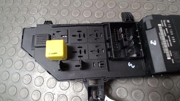 Foto: BODY CONTROL MODUL / BCM ( ZURÜCKGESETZT ) eines Opel Vectra 1.9 CDTI Caravan GL