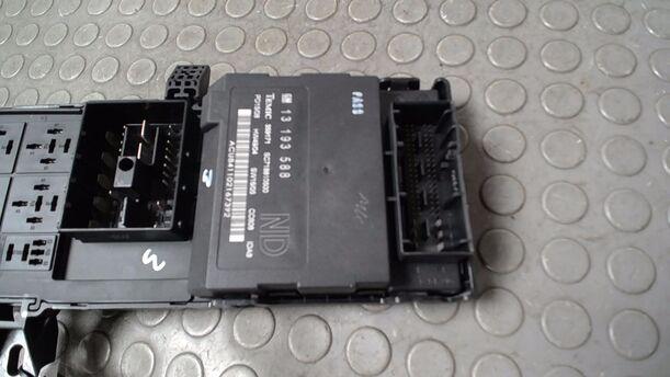 Foto: BODY CONTROL MODUL / BCM ( ZURÜCKGESETZT ) eines Opel Vectra 1.9 CDTI Caravan GL