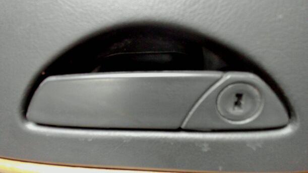 Foto: HANDSCHUHFACH eines Lancia Phedra 2.2 Multijet 16v DPF GL