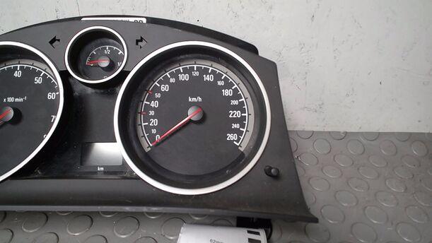 Foto: TACHOEINHEIT/ KOMBIINSTRUMENT ( ZURÜCKGESETZT ) eines Opel Astra 1.6 Caravan GL