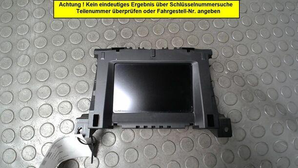 Foto: DISPLAY/ BILDSCHIRM ( ENTHEIRATET ) eines Opel Astra 1.6 Caravan GL