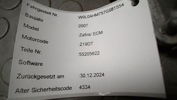 Foto: STEUERGERÄT EINSPRITZUNG/ MOTORSTEUERGERÄT ( ENTHEIRATET ) eines Opel Zafira 1.9 CDTI GL