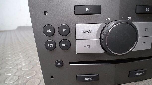Foto: RADIO CD30 ( ENTHEIRATET ) eines Opel Zafira 1.9 CDTI GL