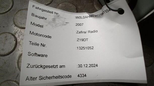 Foto: RADIO CD30 ( ENTHEIRATET ) eines Opel Zafira 1.9 CDTI GL