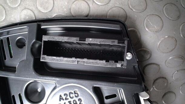 Foto: TACHOEINHEIT/ KOMBIINSTRUMENT ( ENTHEIRATET ) eines Opel Zafira 1.9 CDTI GL
