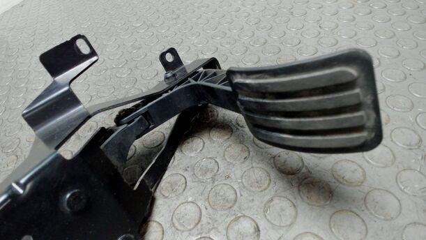 Foto: GASPEDAL ( SCHALTGETRIEBE ) eines Lancia Phedra 2.2 Multijet 16v DPF GL