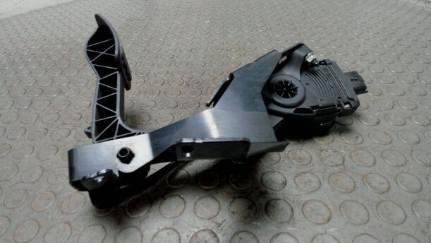 Foto: GASPEDAL ( SCHALTGETRIEBE ) eines Lancia Phedra 2.2 Multijet 16v DPF GL