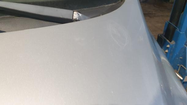 Foto: MOTORHAUBE eines VW Fox 1.2 GL