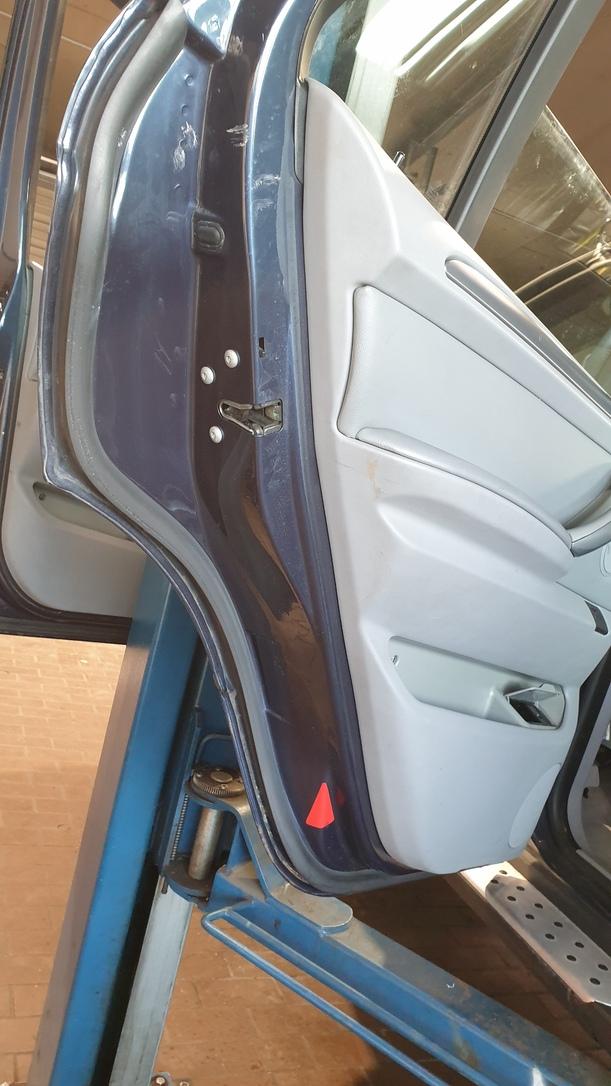 Foto: TÜR HINTEN LINKS eines BMW X5 3.0 d GL