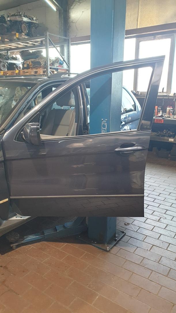 Foto: TÜR VORN LINKS eines BMW X5 3.0 d GL