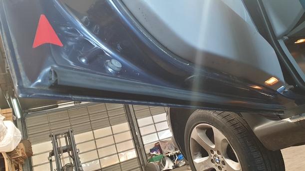 Foto: TÜR VORN LINKS eines BMW X5 3.0 d GL