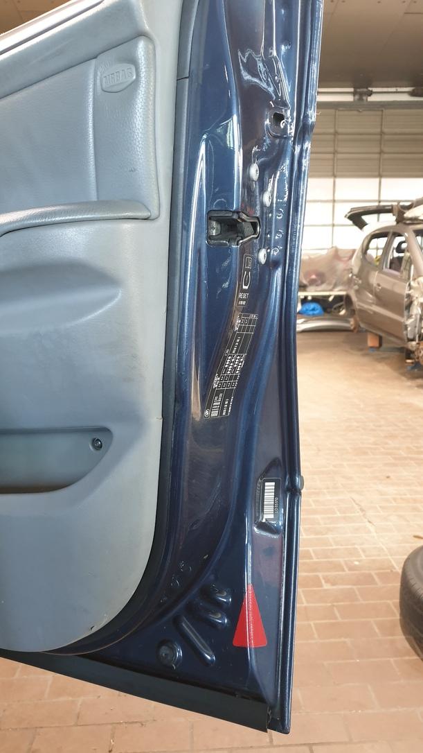 Foto: TÜR VORN RECHTS eines BMW X5 3.0 d GL