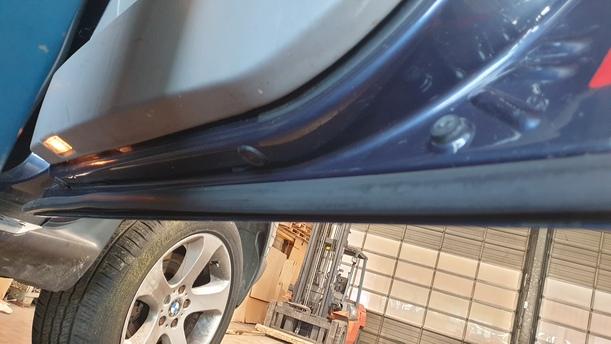 Foto: TÜR VORN RECHTS eines BMW X5 3.0 d GL
