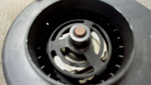 Foto: GEBLÄSEMOTOR VORNE LINKS eines Lancia Phedra 2.2 Multijet 16v DPF GL