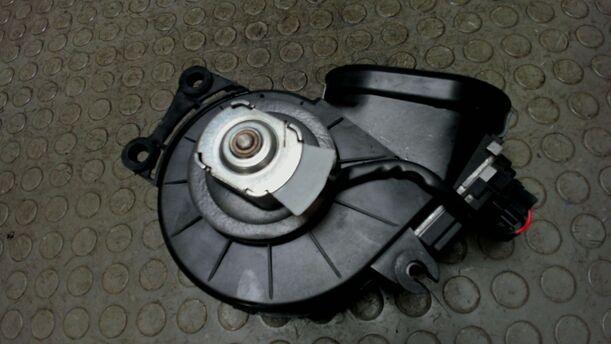 Foto: GEBLÄSEMOTOR VORNE LINKS eines Lancia Phedra 2.2 Multijet 16v DPF GL