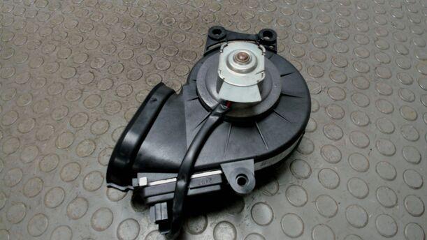 Foto: GEBLÄSEMOTOR VORNE RECHTS eines Lancia Phedra 2.2 Multijet 16v DPF GL