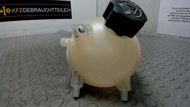 Foto: AUSGLEICHSBEHÄLTER eines Lancia Phedra 2.2 Multijet 16v DPF GL