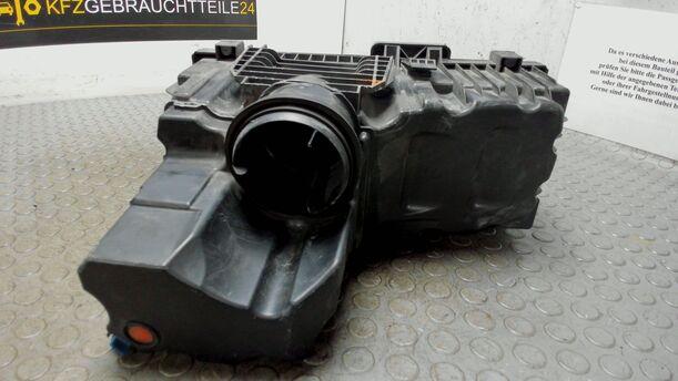 Foto: LUFTFILTERKASTEN eines Lancia Phedra 2.2 Multijet 16v DPF GL