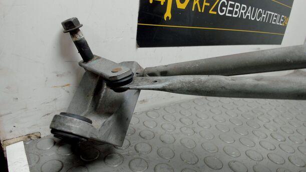 Foto: SCHEIBENWISCHERMOTOR VORNE eines Lancia Phedra 2.2 Multijet 16v DPF GL