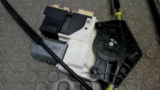 Foto: FENSTERHEBER VORNE LINKS ELEKTRISCH eines Lancia Phedra 2.2 Multijet 16v DPF GL