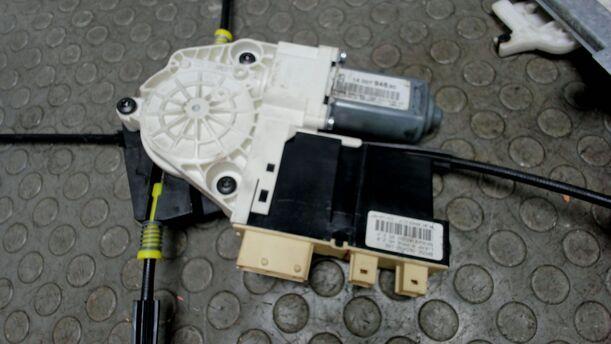 Foto: FENSTERHEBER VORNE RECHTS ELEKTRISCH eines Lancia Phedra 2.2 Multijet 16v DPF GL