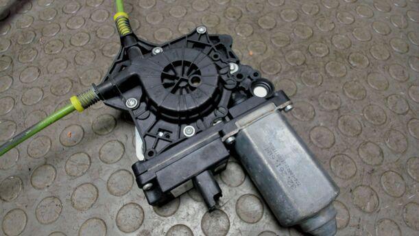 Foto: FENSTERHEBER HINTEN RECHTS ELEKTRISCH eines Lancia Phedra 2.2 Multijet 16v DPF GL