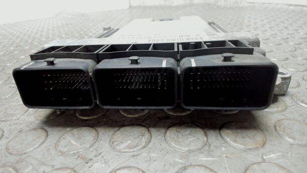 Foto: STEUERGERÄT EINSPRITZUNG / MOTORSTEUERGERÄT eines Lancia Phedra 2.2 Multijet 16v DPF