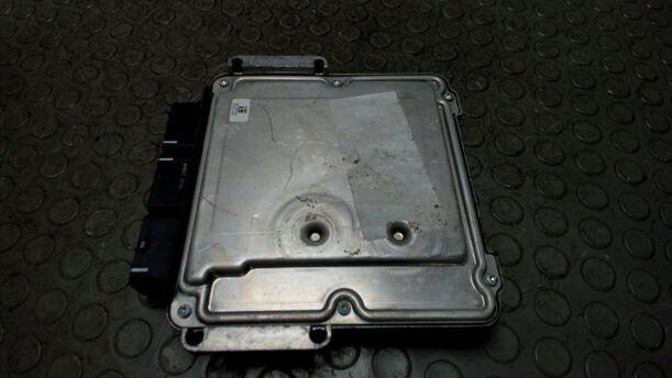 Foto: STEUERGERÄT EINSPRITZUNG / MOTORSTEUERGERÄT eines Lancia Phedra 2.2 Multijet 16v DPF