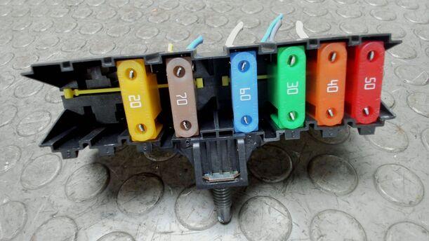 Foto: SICHERUNGSKASTEN eines Lancia Phedra 2.2 Multijet 16v DPF