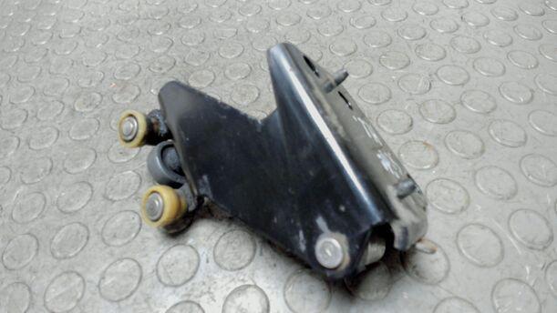 Foto: FÜHRUNGSROLLE / SCHARNIER SCHIEBETÜR LINKS eines Lancia Phedra 2.2 Multijet 16v DPF