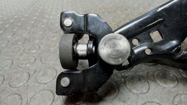 Foto: FÜHRUNGSROLLE / SCHARNIER SCHIEBETÜR LINKS eines Lancia Phedra 2.2 Multijet 16v DPF