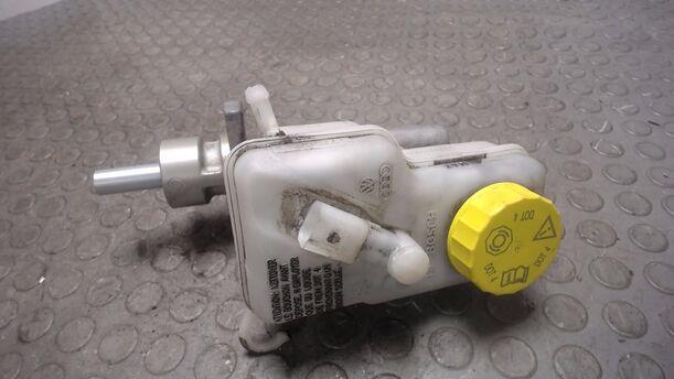 Foto: HAUPTBREMSZYLINDER eines VW Fox 1.2