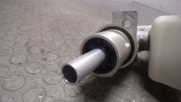 Foto: HAUPTBREMSZYLINDER eines VW Fox 1.2