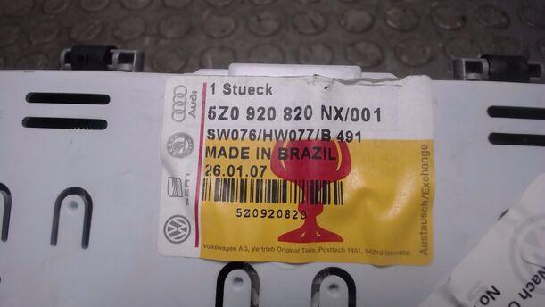 Foto: TACHOEINHEIT / KOMBIINSTRUMENT eines VW Fox 1.2