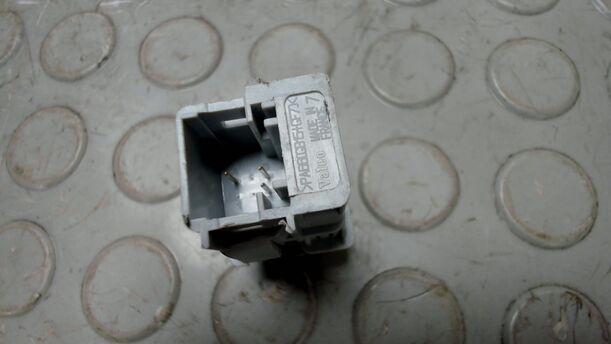 Foto: SCHALTER SCHIEBETÜR eines Lancia Phedra 2.2 Multijet 16v DPF