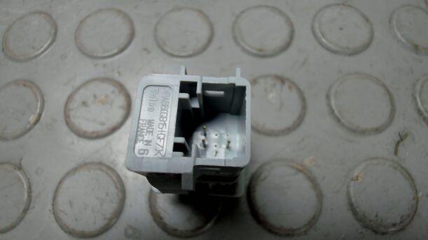 Foto: SCHALTER SCHIEBETÜR eines Lancia Phedra 2.2 Multijet 16v DPF