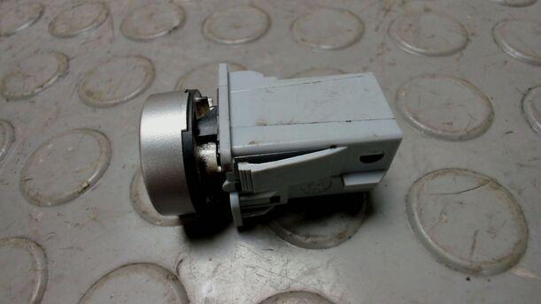 Foto: SCHALTER SCHIEBETÜR eines Lancia Phedra 2.2 Multijet 16v DPF